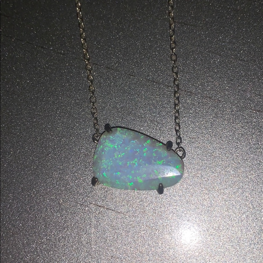 Kendra Scott necklace